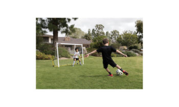ילדים משחקים עם שער כדורגל מקצועי - Quickster goal SKLZ