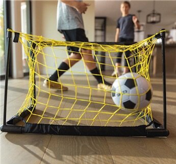 ילדים משחקים עם שער כדורגל לחדר / מיני - Pro Mini Soccer