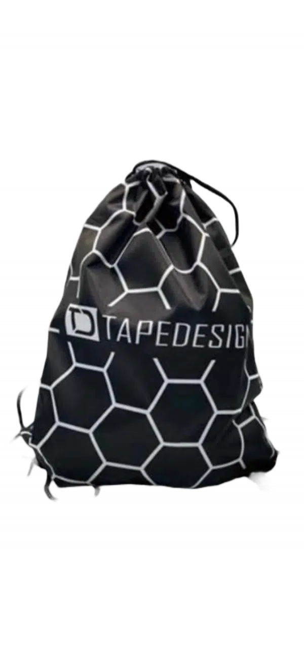 תיק שק לחדר כושר מבית TAPEDESIGN שחור רשת כוורת דבורים בלבן