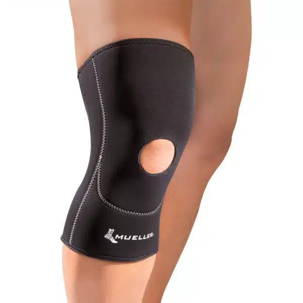 Open Patella Knee Sleeve - מגן לדלקת בברך של Mueller שחור עם חור לפיקה על רגל