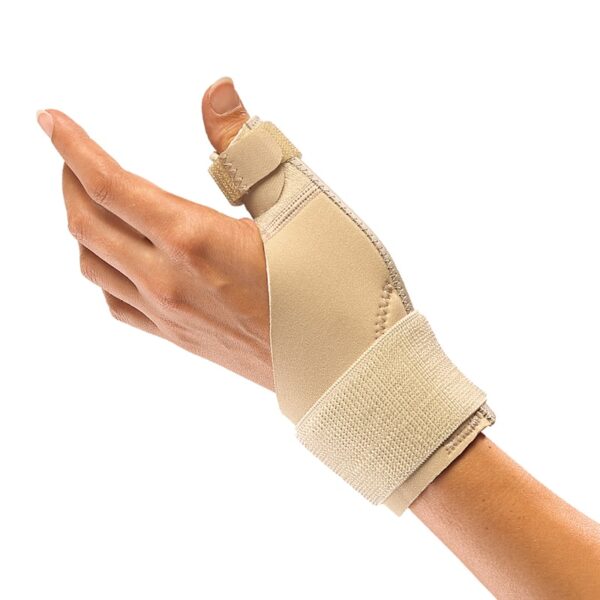 Thumb Stabilizer - תומך לשורש כף היד ולאגודל של Mueller בצבע בז' על יד שמאל של אישה