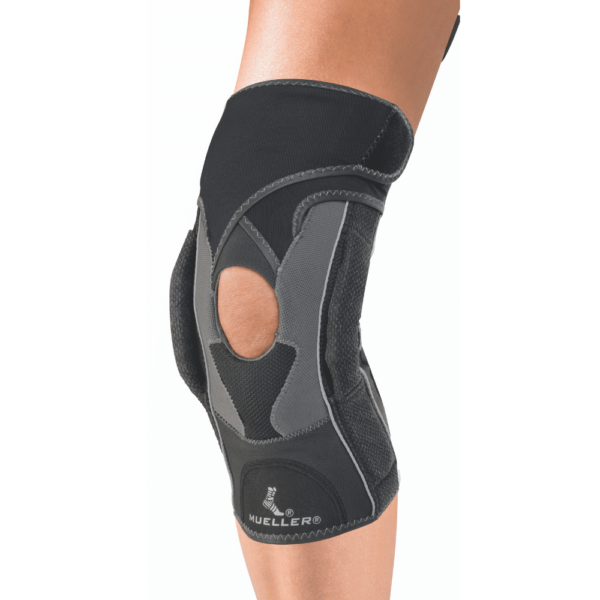 Hg80® Premium Hinged Knee Brace - מגן ברך עם ברזלים בצדדים לתמיכה מרבית צבע אפור על רגל של ספורטאי