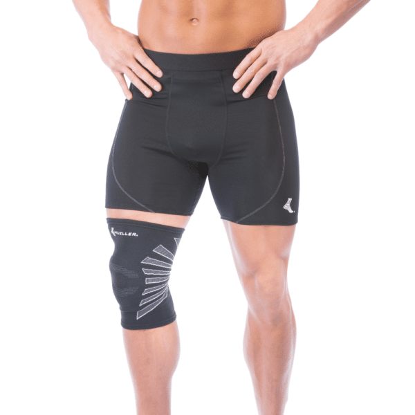 OmniForce® Knee Support With Gel K-300 - מייצב ברך אלסטי ודק גרב תומכת לברך לאחר פציעה - על רגל ימין של ספורטאי