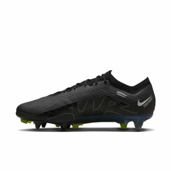 נעלי כדורגל Nike Zoom Mercurial Vapor 15 Elite SG-Pro Anti-Clog Traction צבע שחור קרבון עם חצי סוליה ירוק זוהר פקקים ברזל ופנים ירוק זוהר