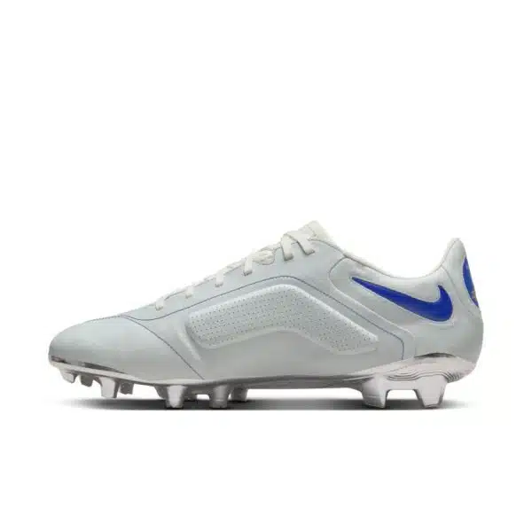Nike Tiempo Legend 9 Elite MI FG נעלי כדורגל מקצועיות צבע עור אפור עם סוליה כסף ונייקי כחול לוגו מונטהבלונה מאחורה בכחול