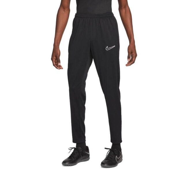 מכנס כדורגל Nike Dri-FIT Academy על גבר כהה עור תמונה מקדימה חצי גוף תחתון