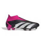 נעלי כדורגל אדידס Predator Accuracy+ FG בצבע שחור פסים עבים לבנים וצבע ורוד פוקסיה בעקב ובגרב בלי שרוכים