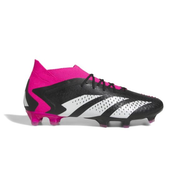 נעלי כדורגל אדידס Predator Accuracy.1 FG בצבע שחור פסים עבים לבנים וצבע ורוד פוקסיה בעקב ובגרב עם שרוכים שחורים