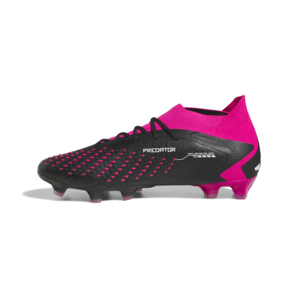 נעלי כדורגל אדידס Predator Accuracy.1 FG בצבע שחור פסים עבים לבנים וצבע ורוד פוקסיה בעקב ובגרב עם שרוכים שחורים