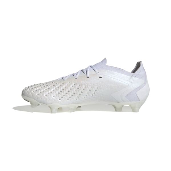 נעלי כדורגל אדידס Predator Accuracy.1 Low FG צבע לבן קרם חלק