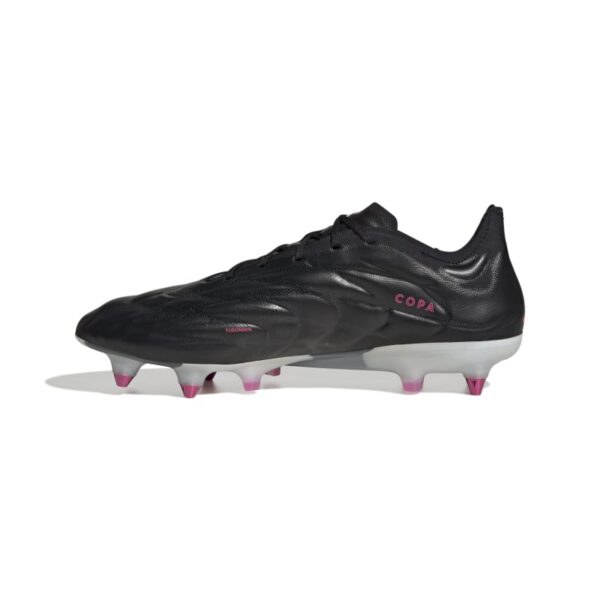 נעלי כדורגל אדידס Copa Pure.1 SG שחורות עם סוליה לבנה שקופה