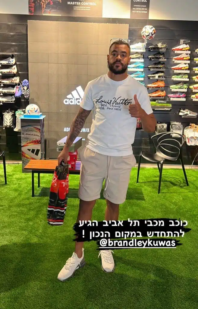 ברנדלי קוואס מכבי תל אביב קונה בחנות ספורט ישיר