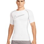 חולצת נייקי לבנה Nike Pro Dri-FIT על דוגמן בהיר עור חצי גוף עליון
