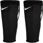 ⁦מחזיק מגני עצם נייקי שחור Nike Guard Lock Elite⁩ – תמונה ⁦2⁩