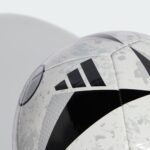 ⁦כדור כדורגל יובנטוס אדידס Juventus Home Club Ball⁩ – תמונה ⁦3⁩